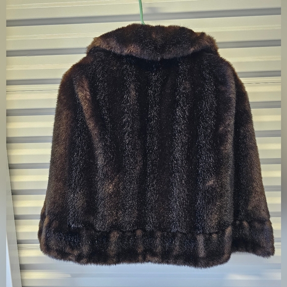 FAUX FUR CAPE STOLE SHAWL SIZE: Medium-Large - Picture 3 of 10